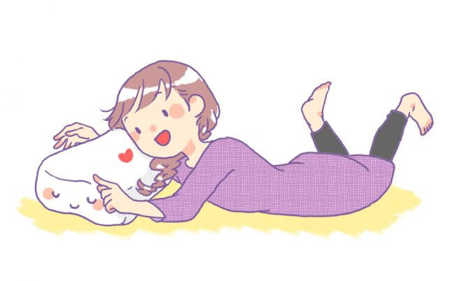 横向き枕を抱いて寝ている女の子のイラスト